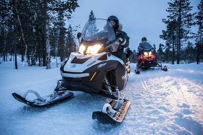 earlly-snowmobile-excursion